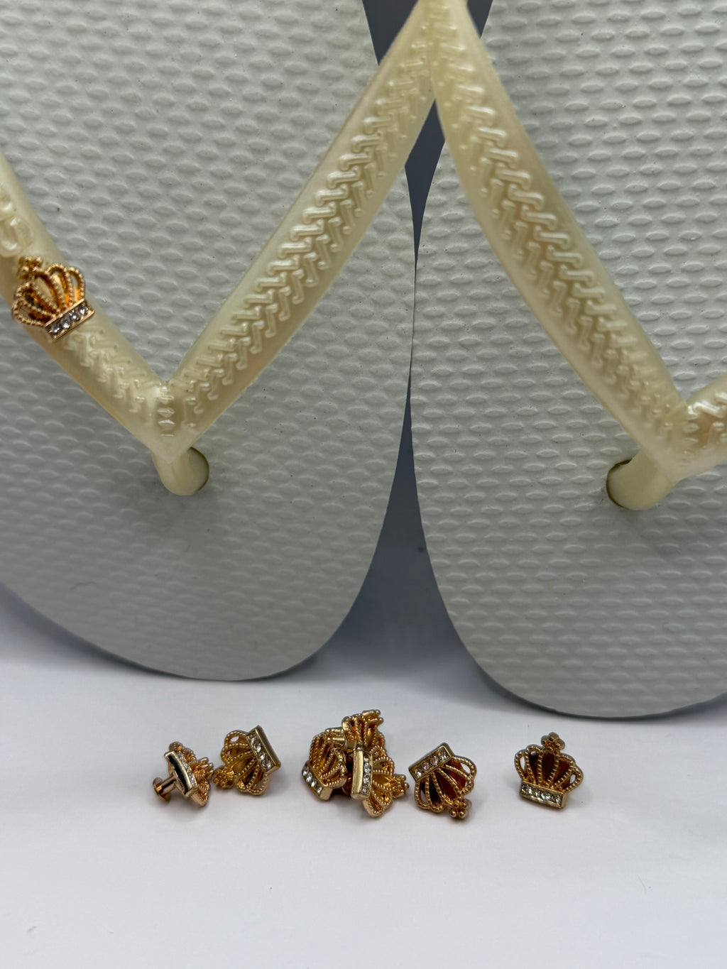 Diamond Flip Flop White with Gold Detalis
