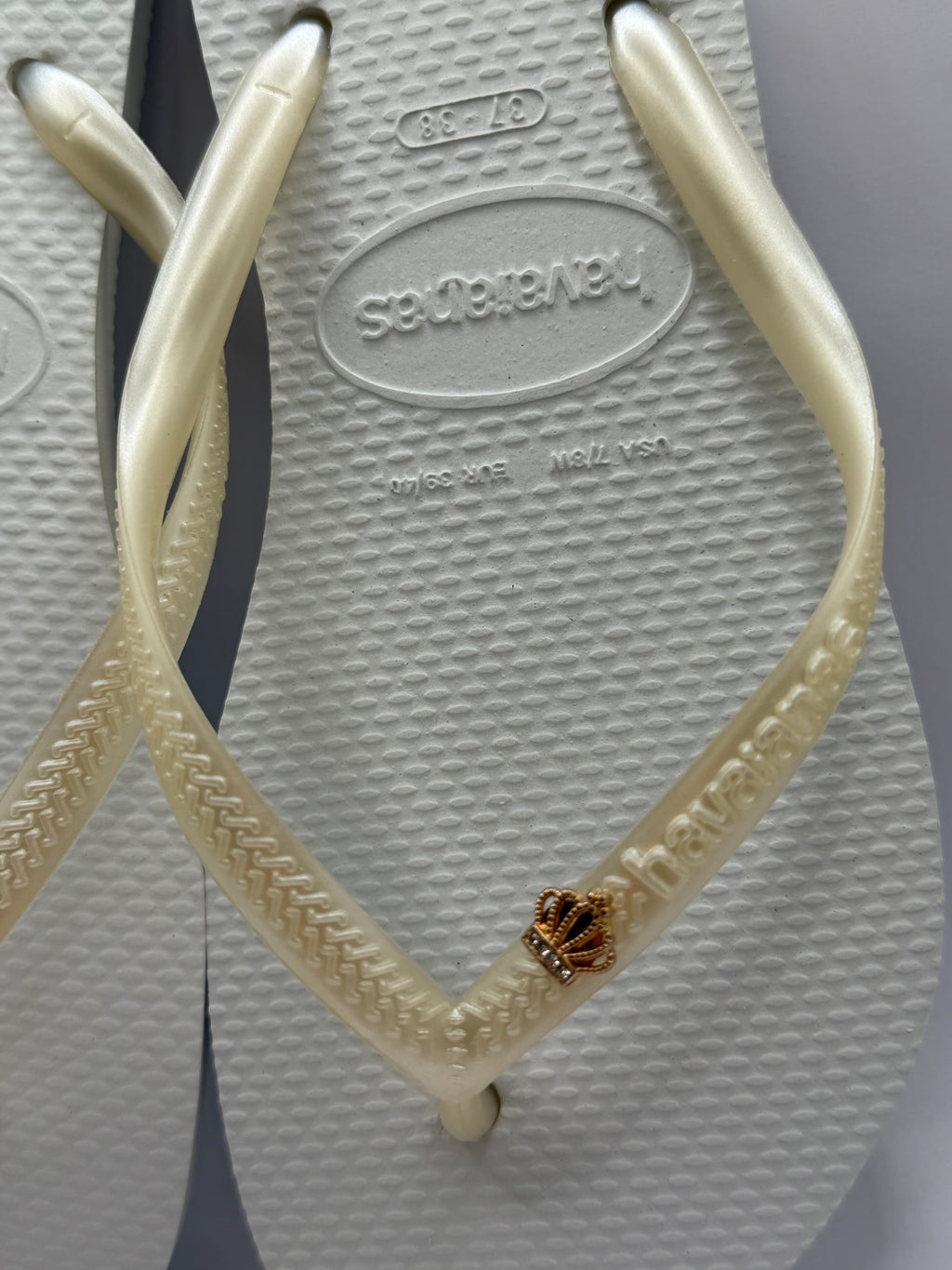 Diamond Flip Flop White with Gold Detalis