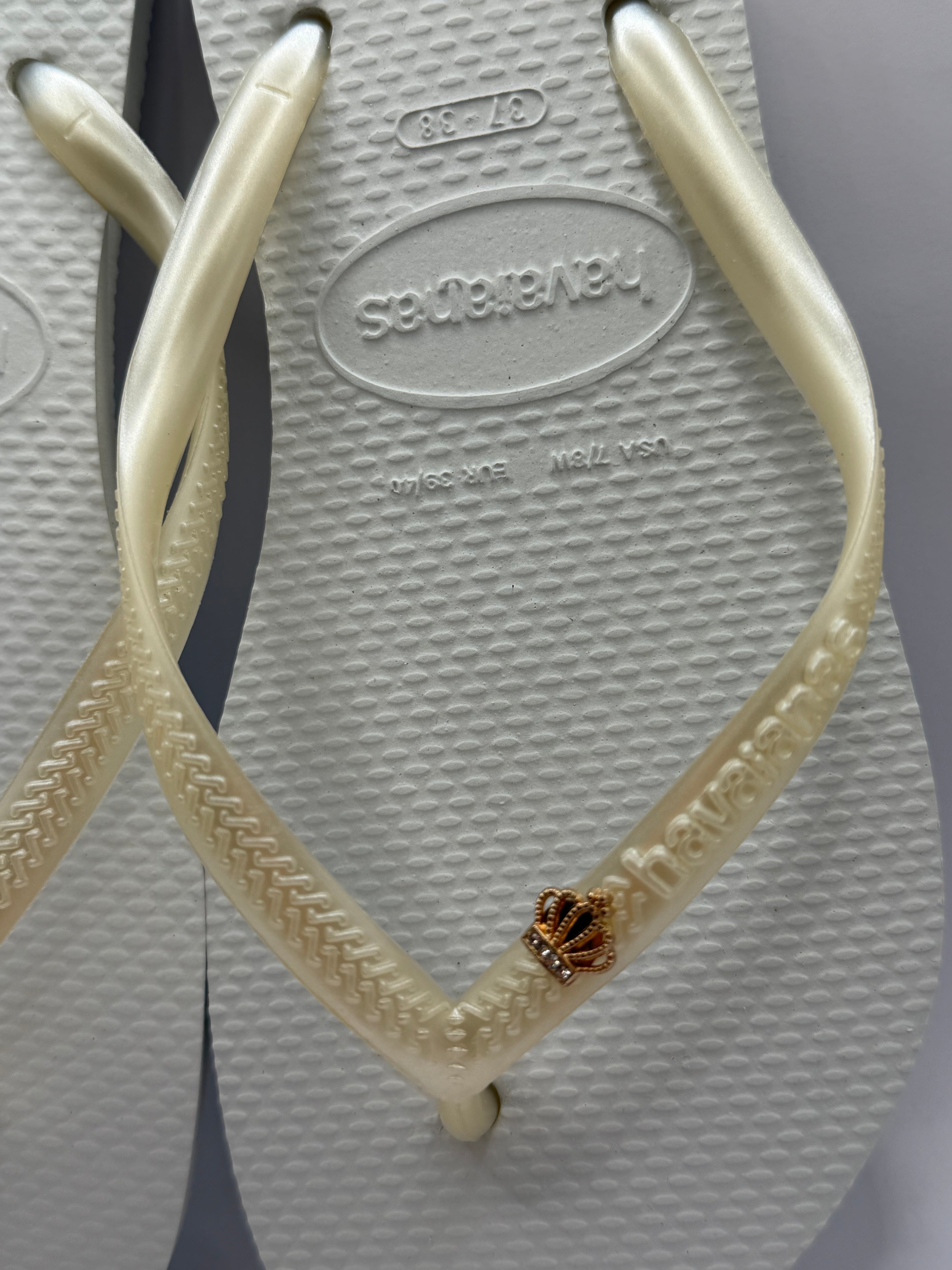 Diamond Flip Flop White with Gold Detalis
