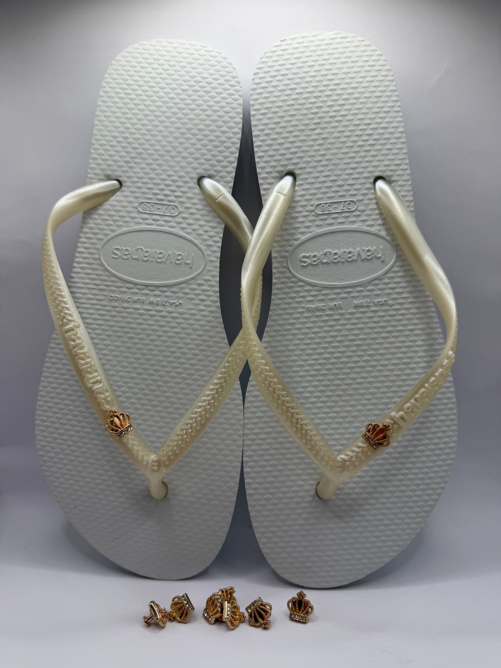 Diamond Flip Flop White with Gold Detalis