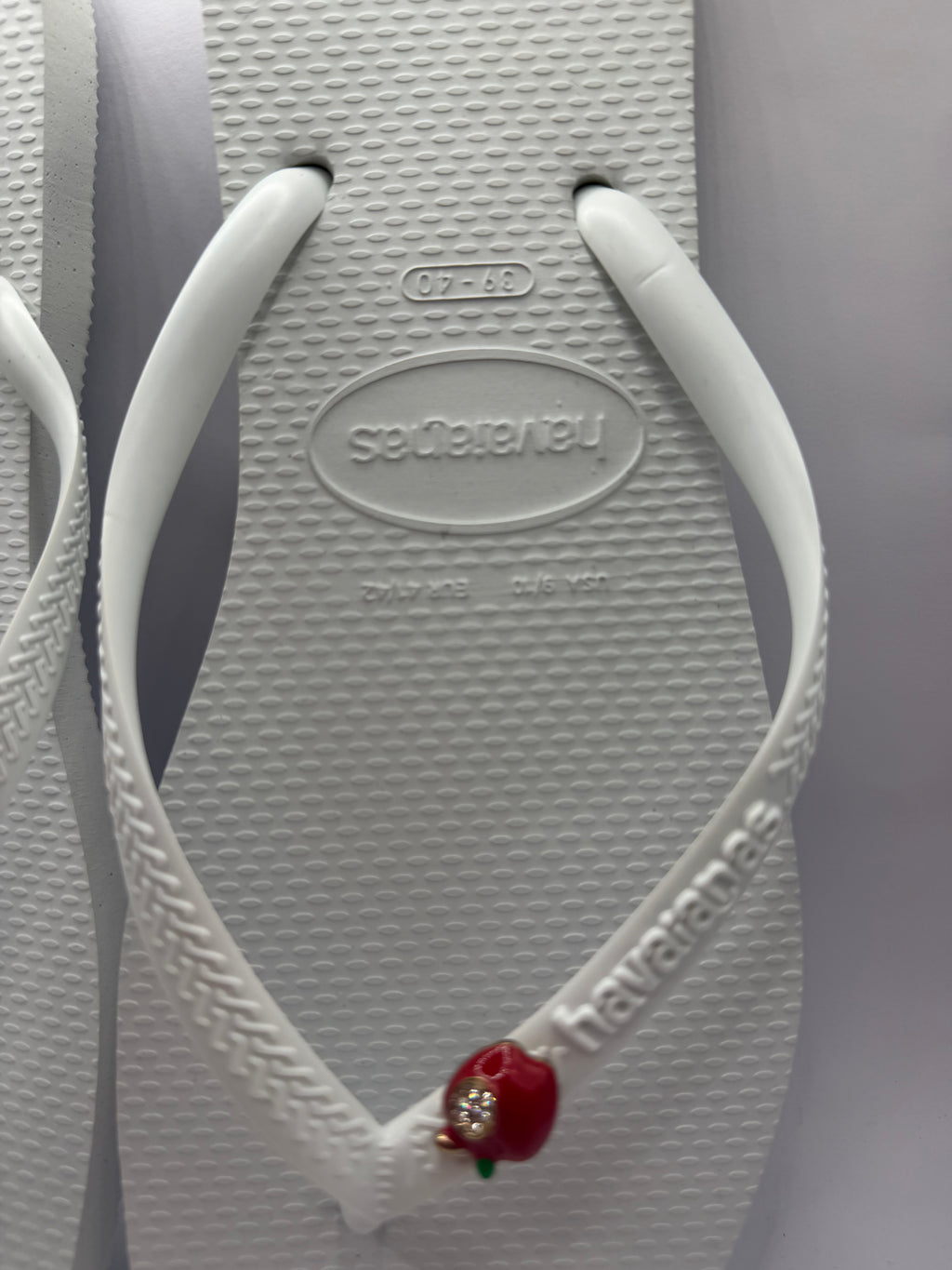 Diamond Flip Flop Square with Apple Detalis White