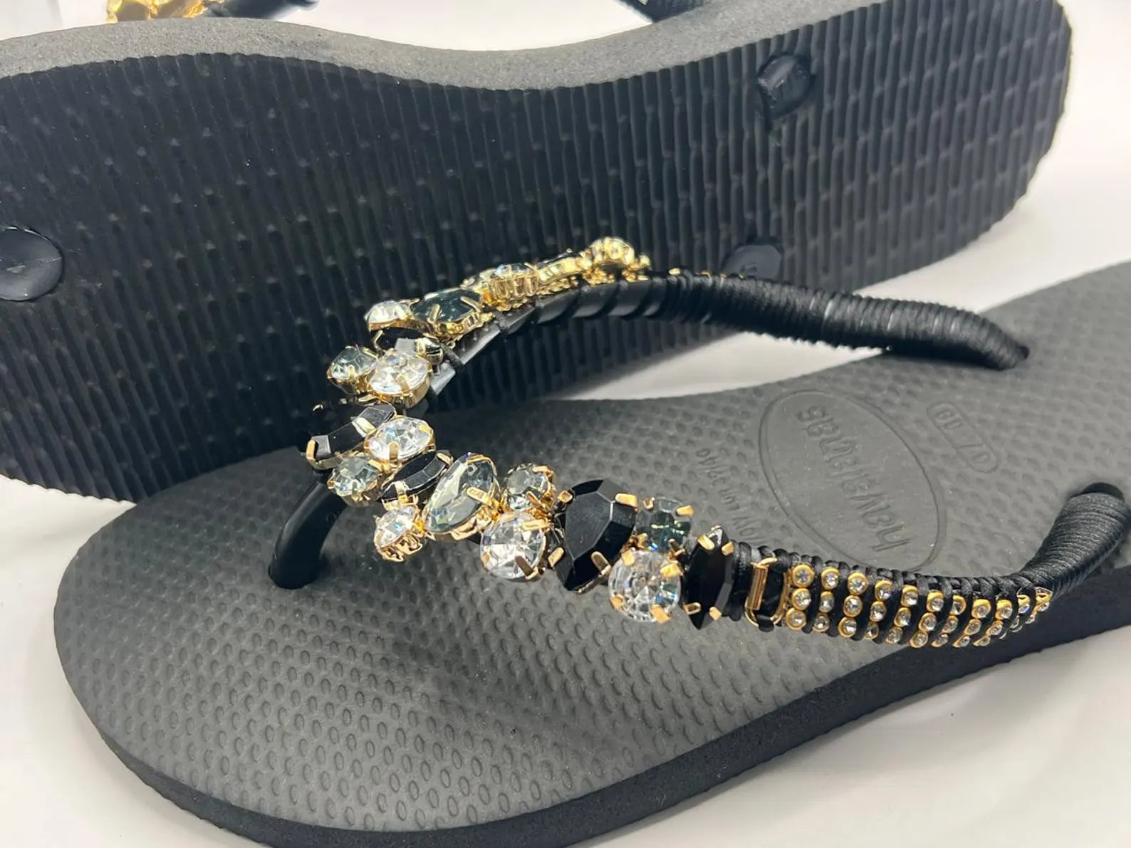 Diamond Flip Flop Custon Slim with Crystal Details Black